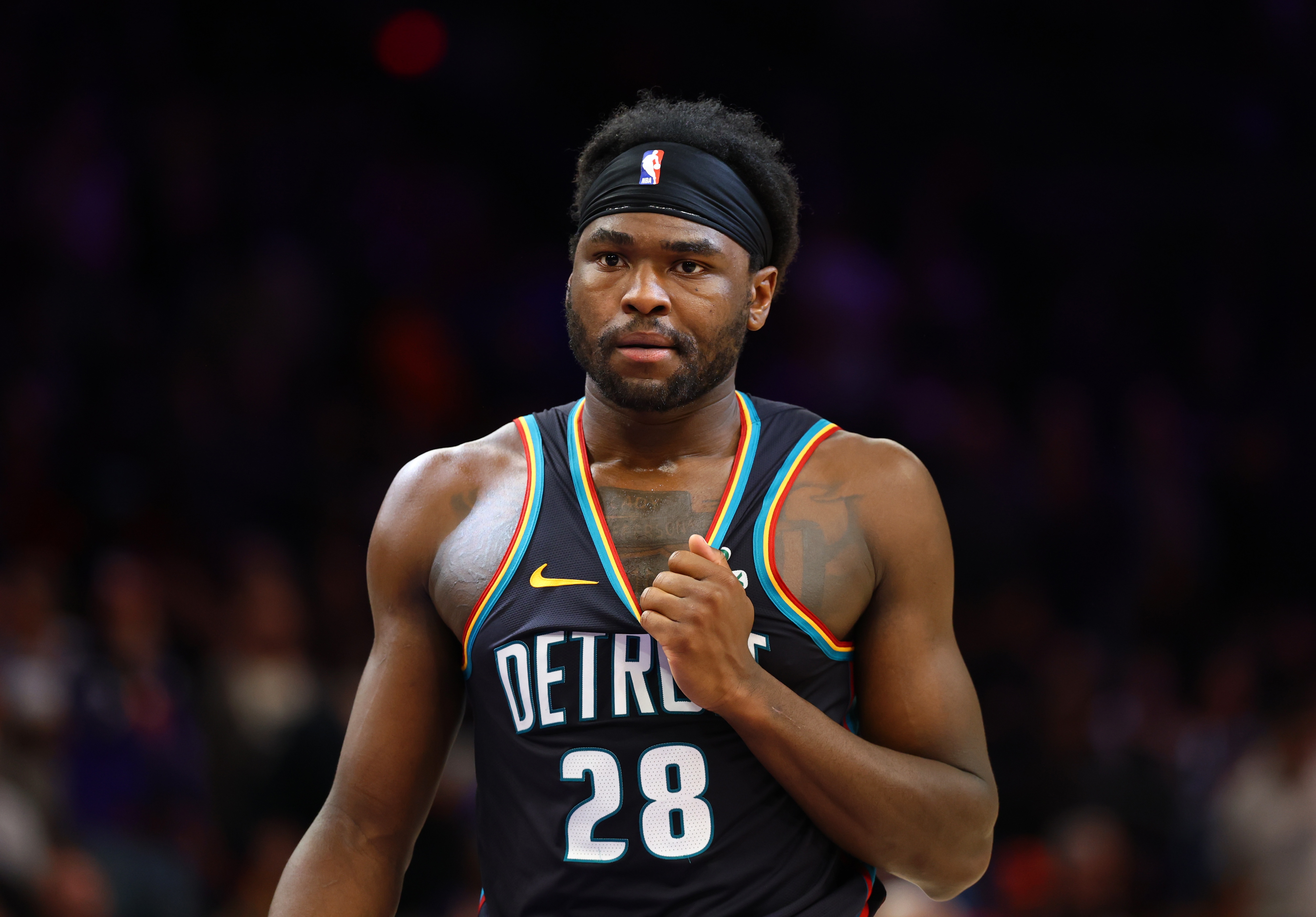 多队哄抢斯图尔特：绿军马刺热火雄鹿均有意，活塞内线或离队