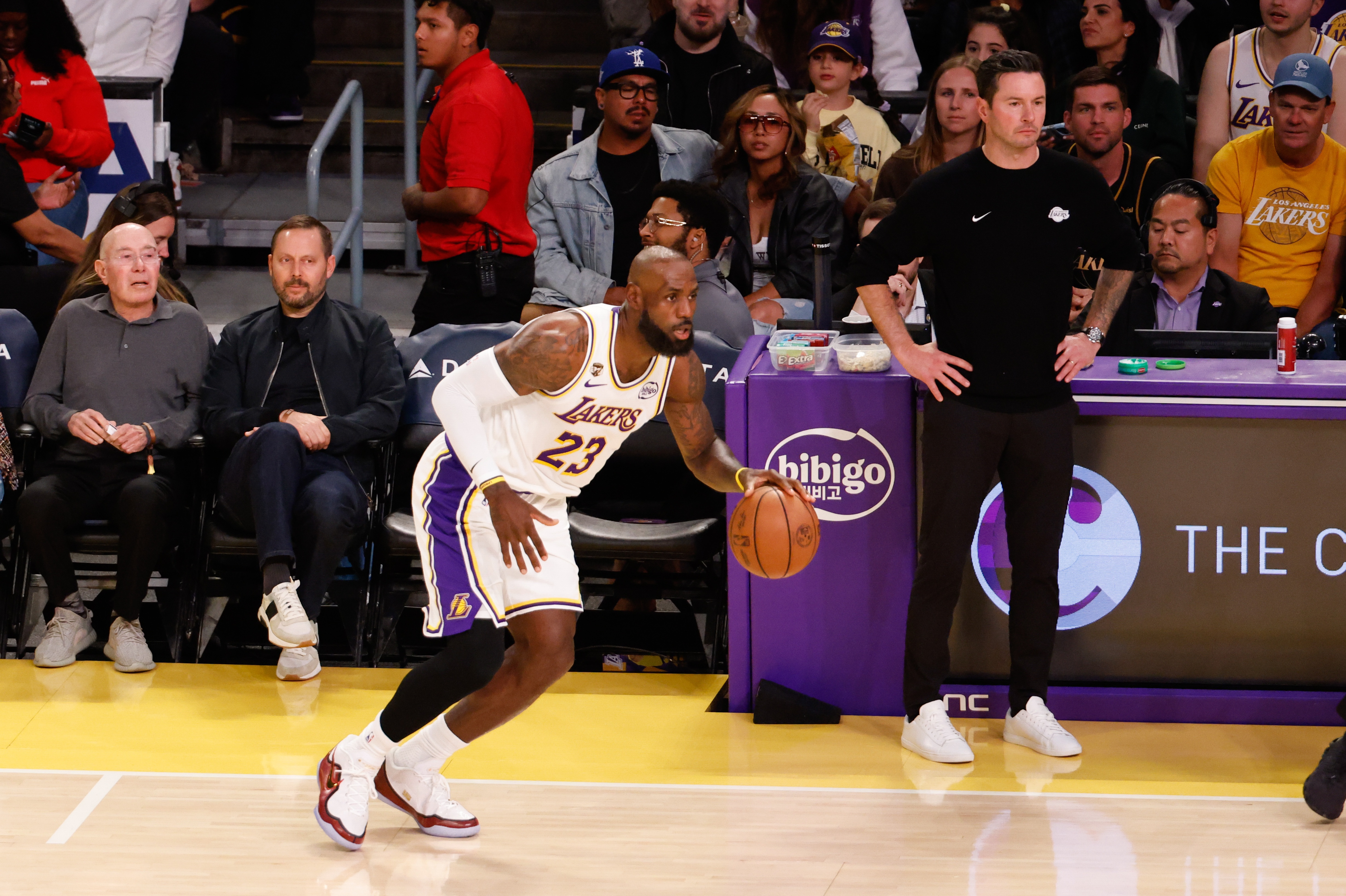 考辛斯炮轰湖人：让流言缠身詹姆斯是不尊重，不确定能否体面送别