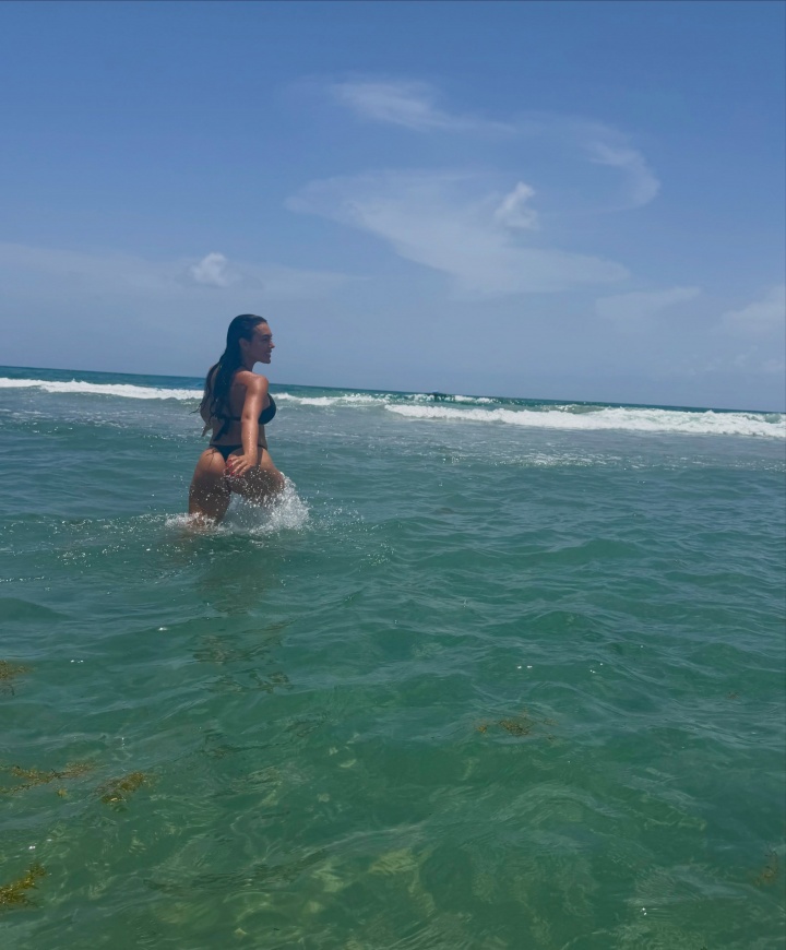 世界杯伴侣看台实录：安东内拉携子助阵梅西，胡梅尔斯女友现身