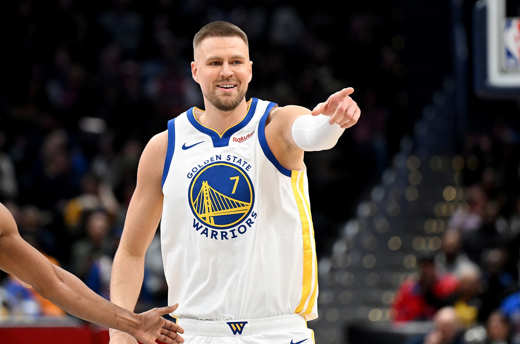 Windhorst：勇士交易浓眉筹码不足 波津续约已堵死操作空间