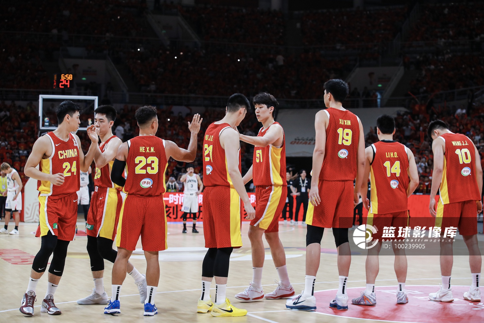 FIBA国际团结杯半场速报:中国男篮62-43领先,商业赛收费争议