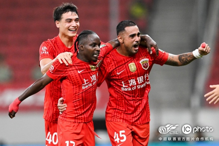 莱昂纳多闪击李新翔推空门 上海海港2-0上海申花