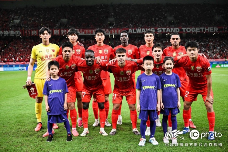 莱昂纳多闪击李新翔推空门 上海海港2-0上海申花 莱昂纳多闪击李新翔推空门 上海海港2-0上海申花
