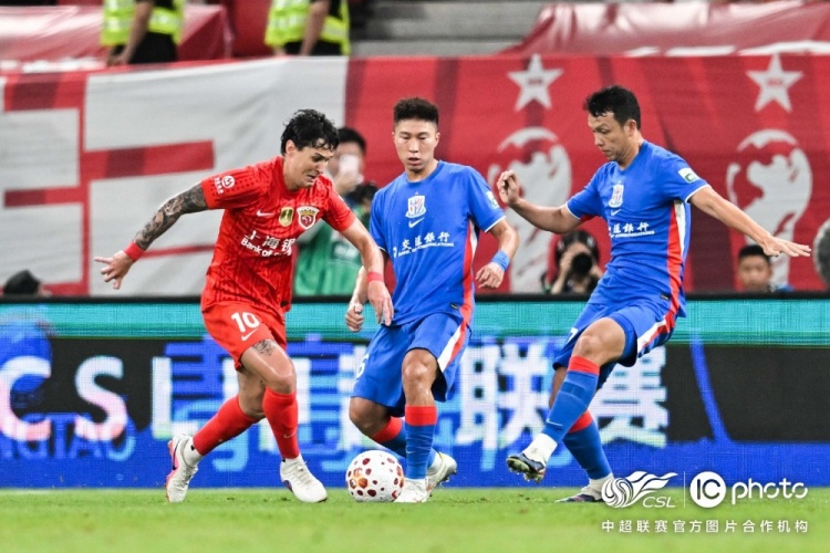 莱昂纳多闪击李新翔推空门 上海海港2-0上海申花 莱昂纳多闪击李新翔推空门 上海海港2-0上海申花