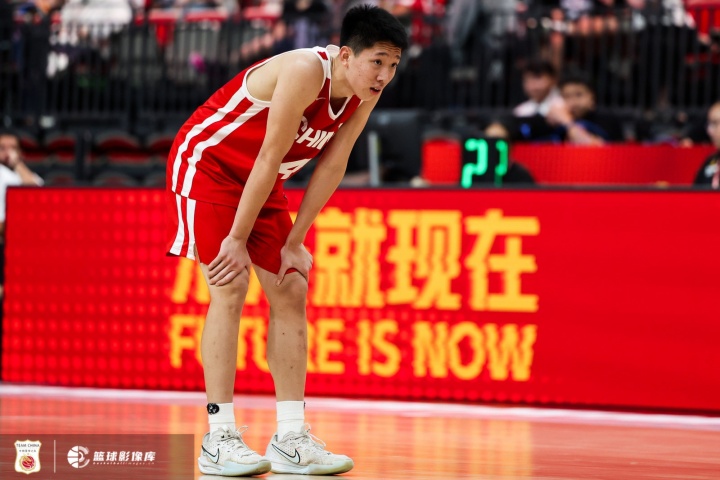 中国U18男篮力克清华附中 张宇辰赛后发博：重逢，爱你们❤️