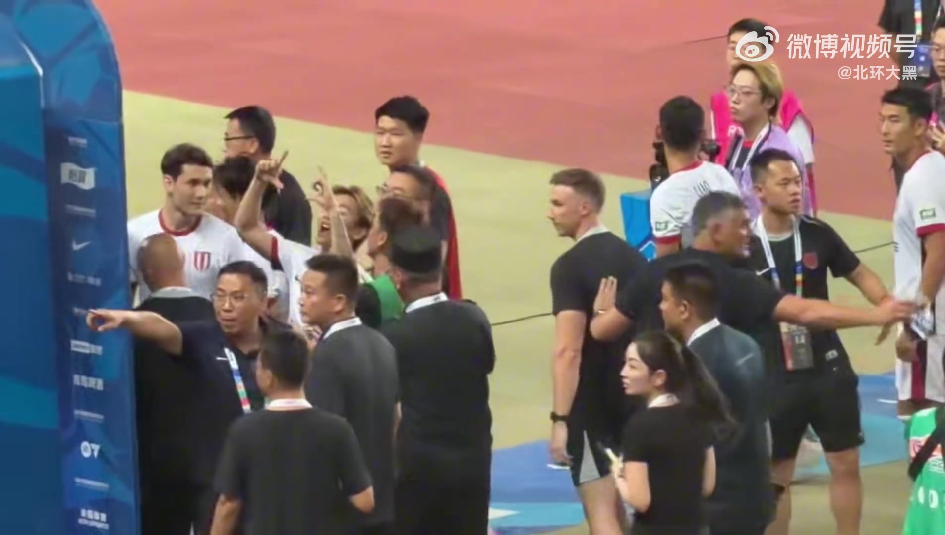 观网:韦世豪疑暗讽河南”偷井盖” 极有可能遭追罚 预计至少禁3场