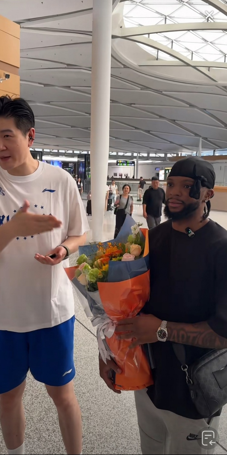 三外援齐了！新疆男篮外援辛普森今天已经抵达乌鲁木齐