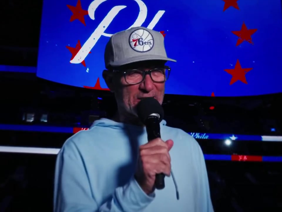 回归了!76人主场播音员马特·科德取消退休 将迎生涯第29个赛季 回归了!76人主场播音员马特·科德取消退休 将迎生涯第29个赛季