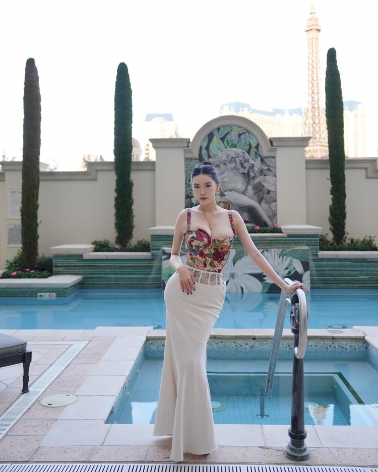 只顾看她了！德扑美女牌手All In姐参加威少基金会扑克之夜！