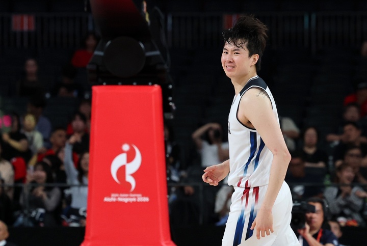 李贤重：之前很多人说我们拿金牌难度很大 但我们配合越来越默契