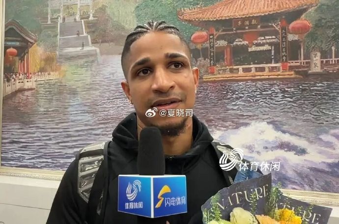 鲁媒:班顿、普卢默抵达济南 加上已到队法耶 山东三外援全部集齐 鲁媒:班顿、普卢默抵达济南 加上已到队法耶 山东三外援全部集齐