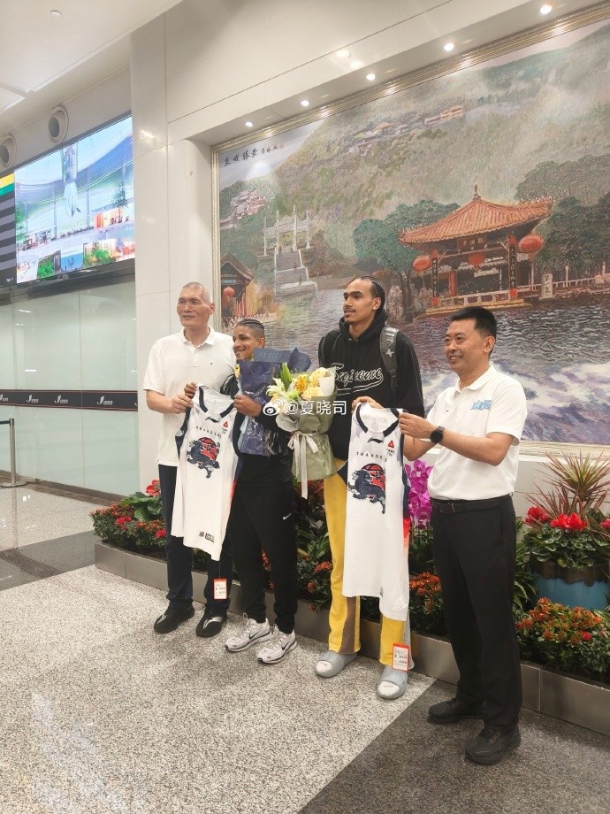鲁媒:班顿、普卢默抵达济南 加上已到队法耶 山东三外援全部集齐 鲁媒:班顿、普卢默抵达济南 加上已到队法耶 山东三外援全部集齐