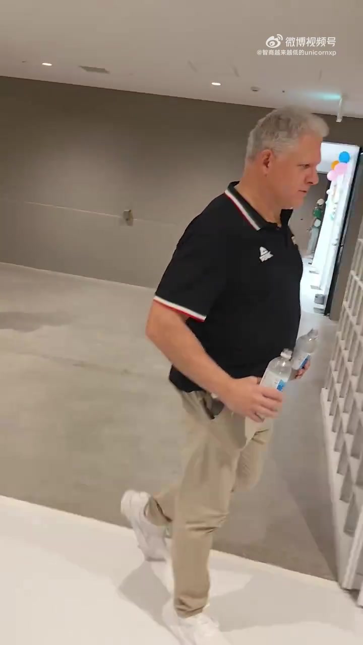 力克中国男篮夺得亚运会铜牌 伊朗男篮全队在更衣室疯狂洒水庆祝