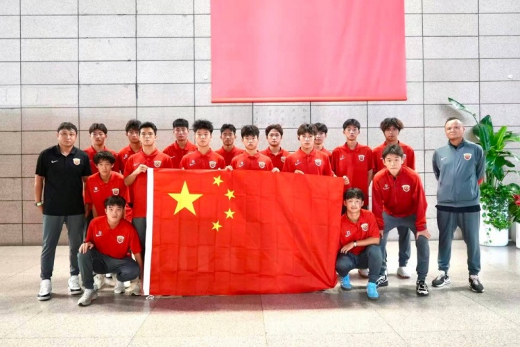 上海海港·中国犀旺队赴法国欧塞尔出征仪式在上汽浦东足球场举行 上海海港·中国犀旺队赴法国欧塞尔出征仪式在上汽浦东足球场举行