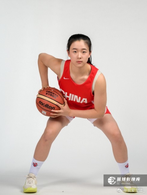 孙晗昀领衔 U17三人女篮武汉备战青奥会 孙晗昀领衔 U17三人女篮武汉备战青奥会