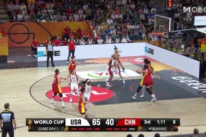 [张子宇抢投]力量压制美国女篮！张子宇内线硬刚美国 被帽后无畏强打投进